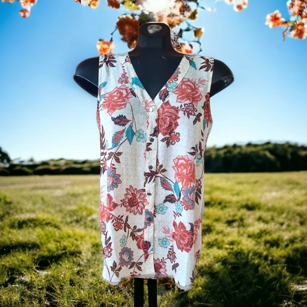 🌟3/$40 Sale!Mix & Match🌟 Maurices Floral Sleeveless Button Down Blouse